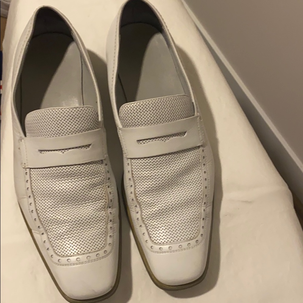 Men white dress shoe